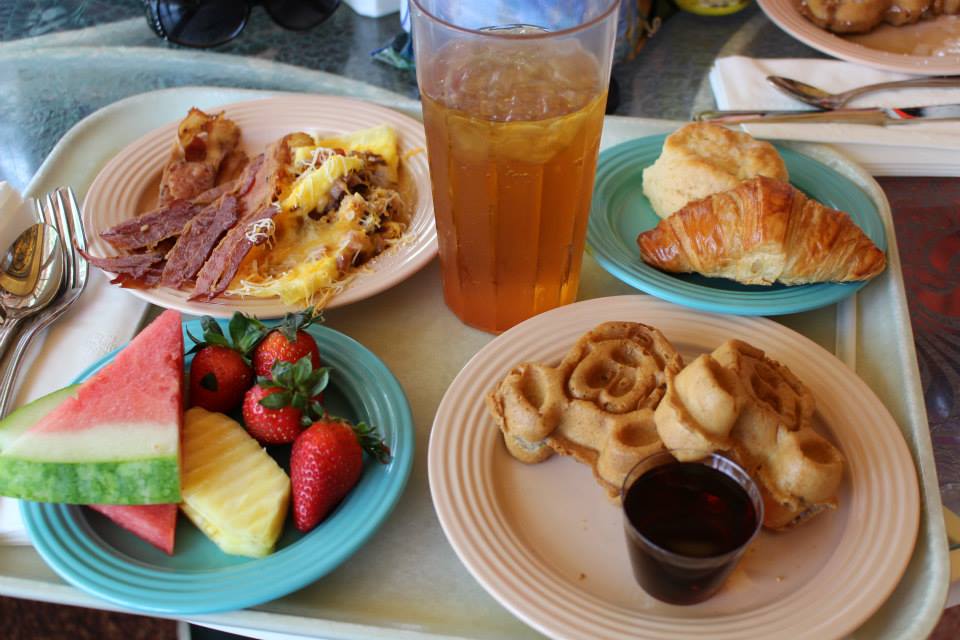 Review: Plaza Inn Character Breakfast