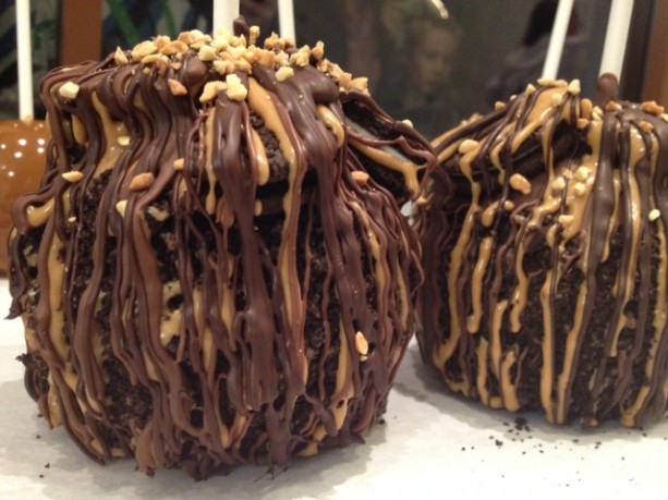 new-caramel-apple-coming-to-disneyland